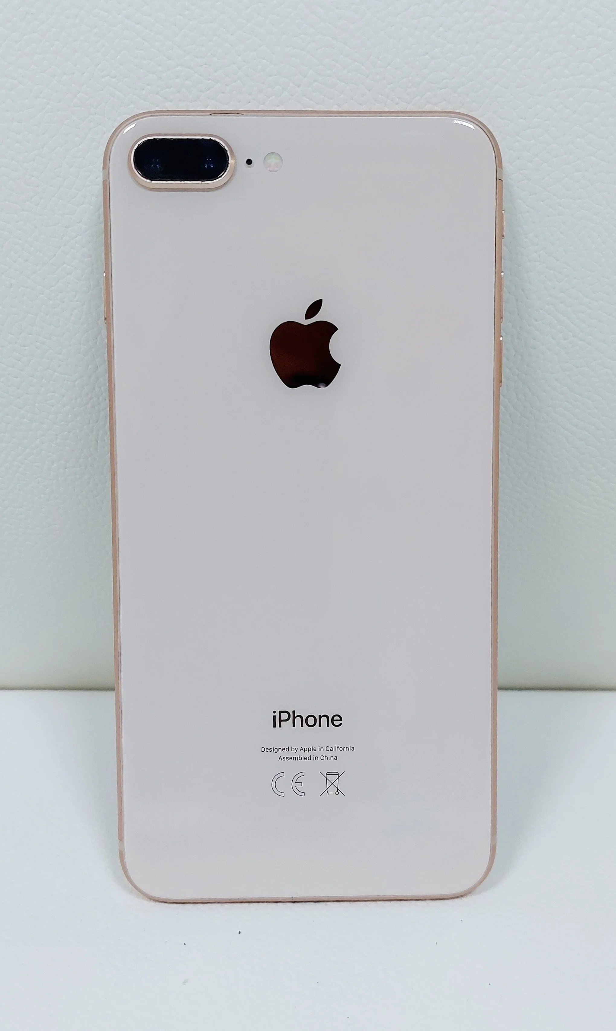 Apple iPhone 8 Plus with FaceTime - 64GB, 4G LTE, Gold - Image 4