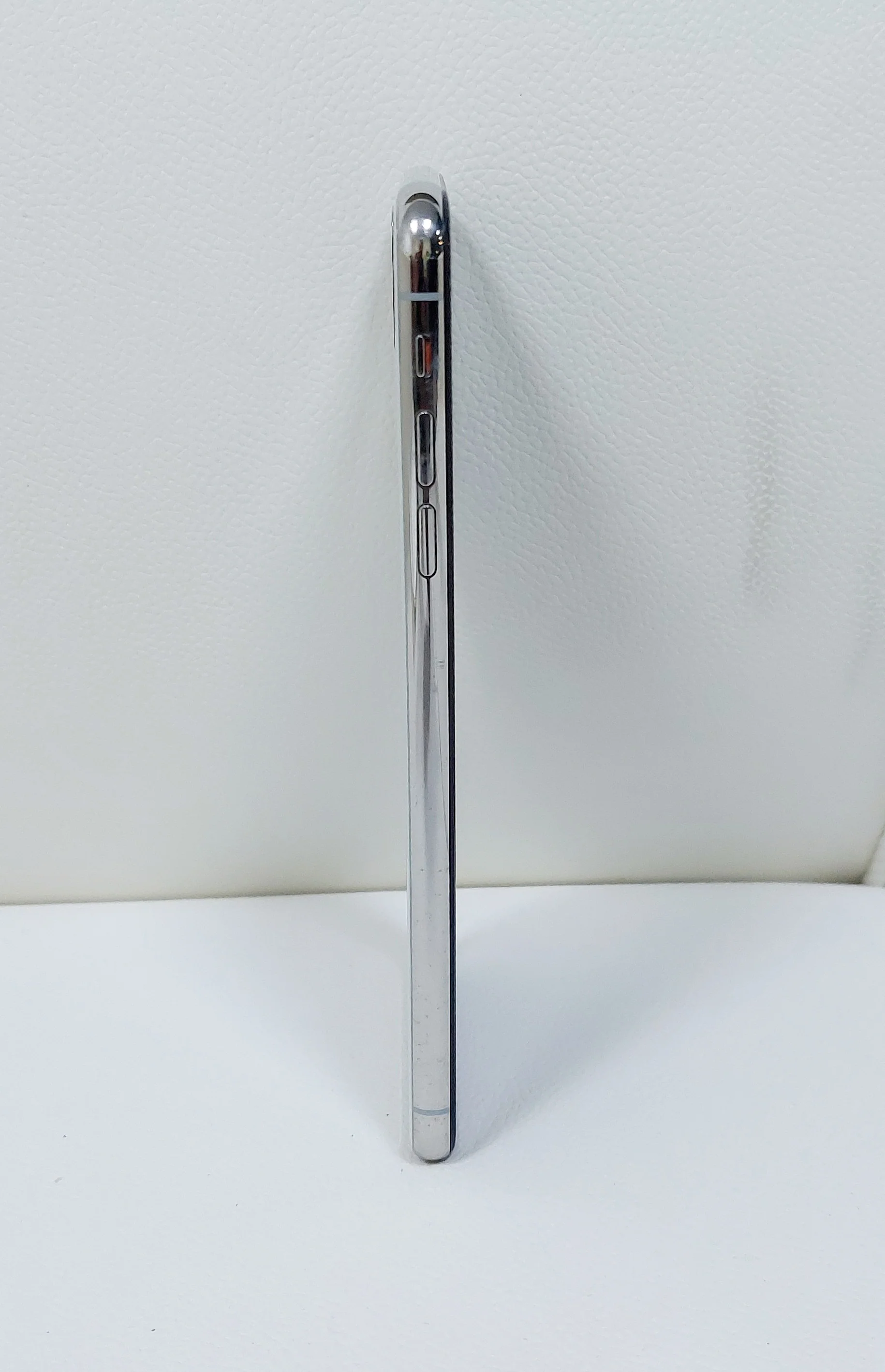 Apple iPhone X with FaceTime - 64GB, 4G LTE, White - Image 4