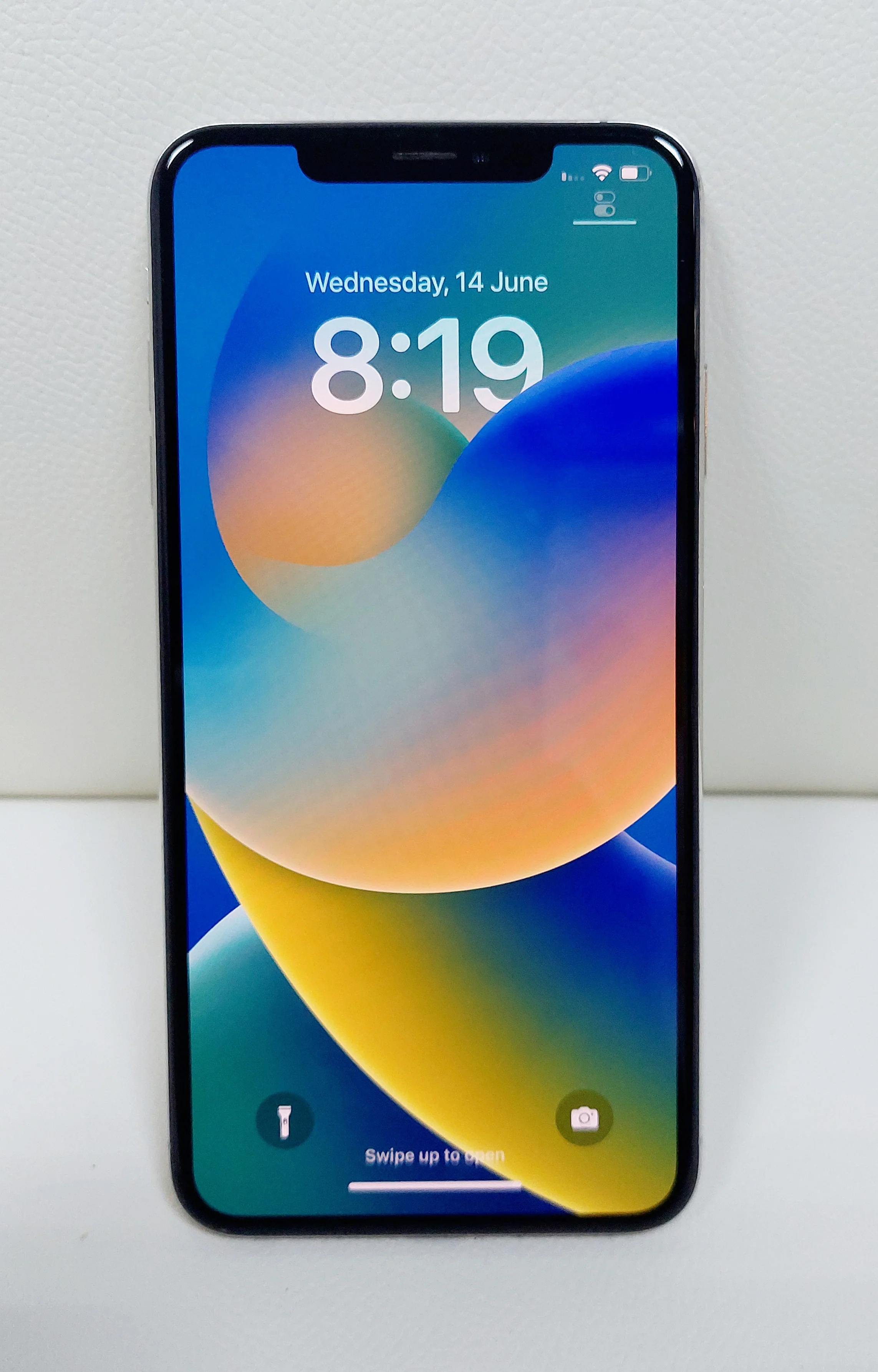 Apple iPhone X with FaceTime - 64GB, 4G LTE, White - Image 5