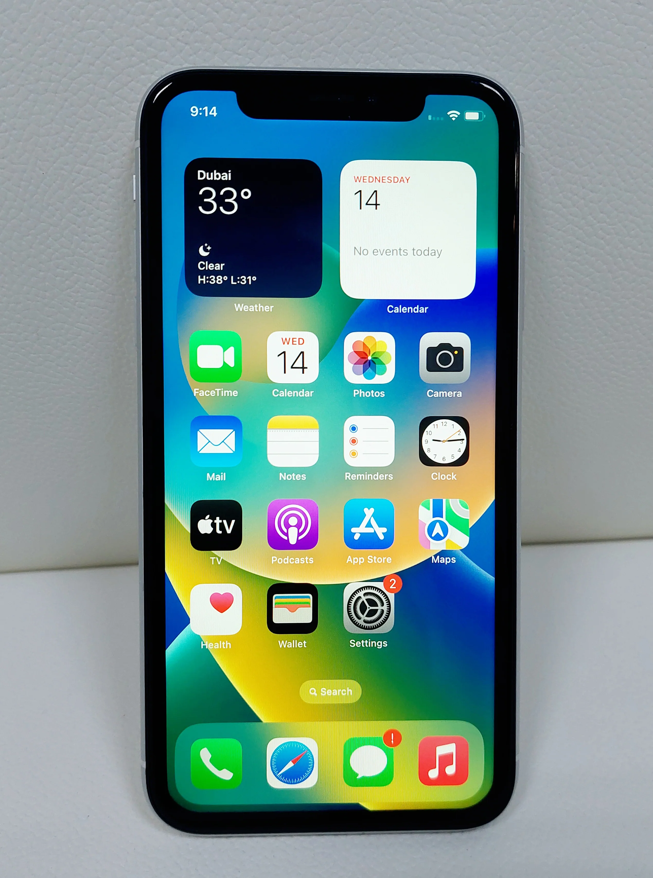 Apple iPhone XR with FaceTime - 64GB, 4G LTE, White - Image 2
