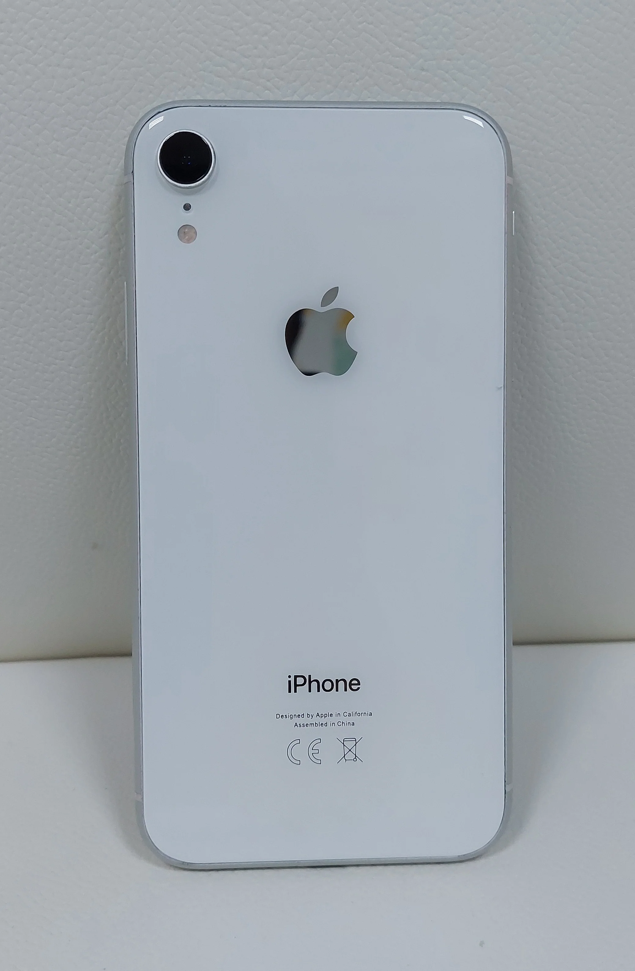 Apple iPhone XR with FaceTime - 64GB, 4G LTE, White - Image 5
