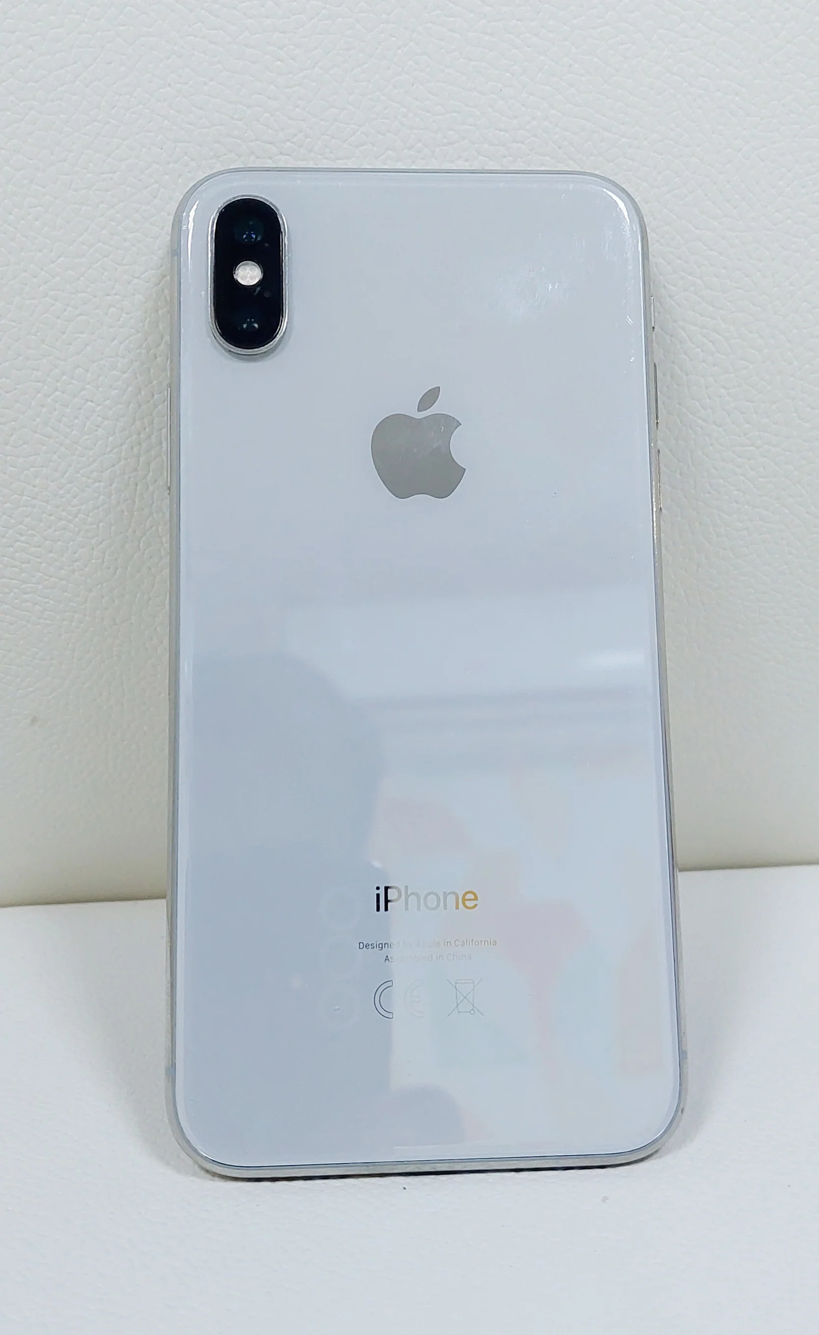 Apple iPhone XS Max with FaceTime - 64GB, 4G LTE, White - Image 5